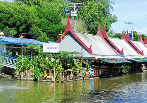 เที่ยวตลาดน้ำไทรน้อย รวมแหล่งท่องเที่ยวอำเภอไทรน้อย นนทบุรี