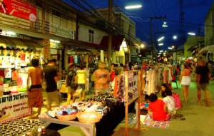 ถนนคนเดินวิถีชีวิต และสีสันวันสุดสัปดาห์ บนเกาะพะงัน จังหวัดสุราษฎ์ธานี