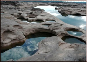 สามพันโบก