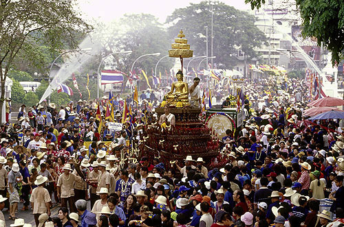 สรงน้ำโอยทานสงกรานต์ ศรีสัชนาลัย จังหวัดสุโขทัย