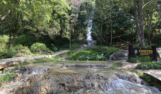 น้ำตกธารทอง อุทยานแห่งชาติดอยหลวง จังหวัดลำปาง