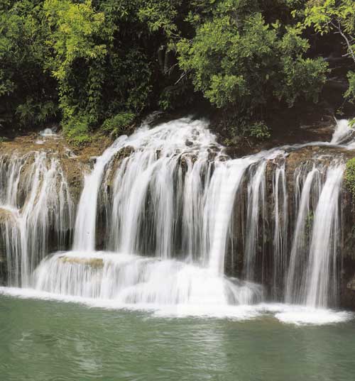 น้ำตกไทรโยคใหญ่ อำเภอไทรโยค จังหวัดกาญจนบุรี