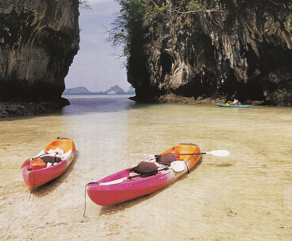 เกาะห้อง พายคายัคชมห้องโถงธรรมชาติ กลางทะเลอันดามัน จังหวัดกระบี่