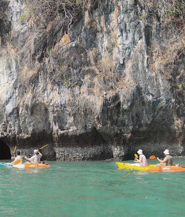 เกาะตะละเบ็ง พายคายักชมชายหาด ถ้ำหินปูน และป่าชายเลน กระบี่