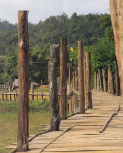 สะพานซูตองเป้ สะพานไม้แห่งศรัทธาของเมืองสามหมอก แม่ฮ่องสอน